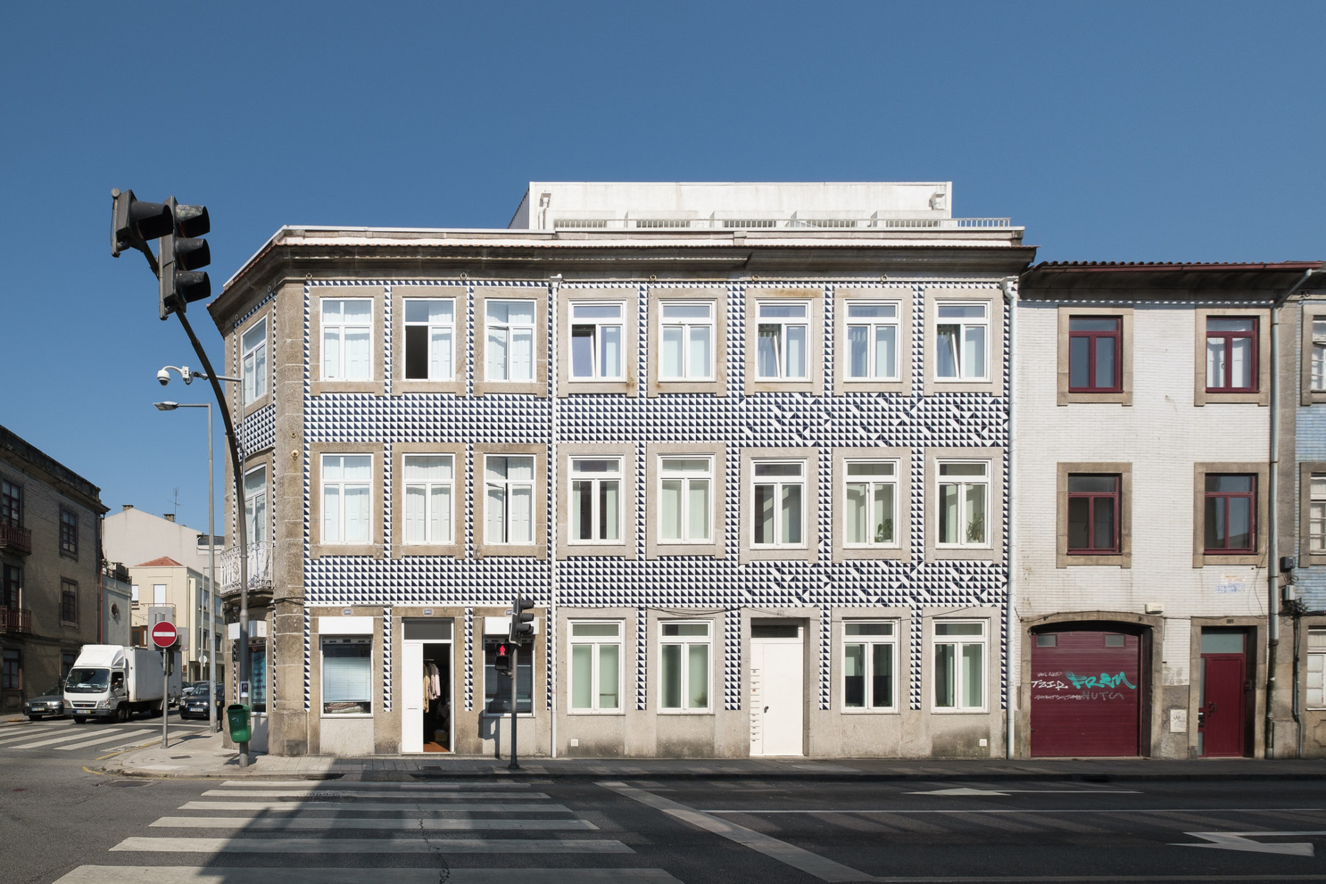 Building view - outside - Porto - Bonfim - Street view