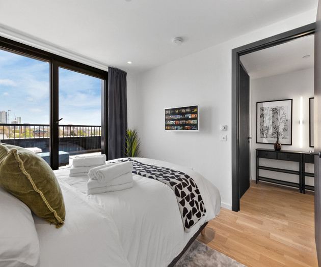 Penthouse Apartment with City Views, Parking + 2BR