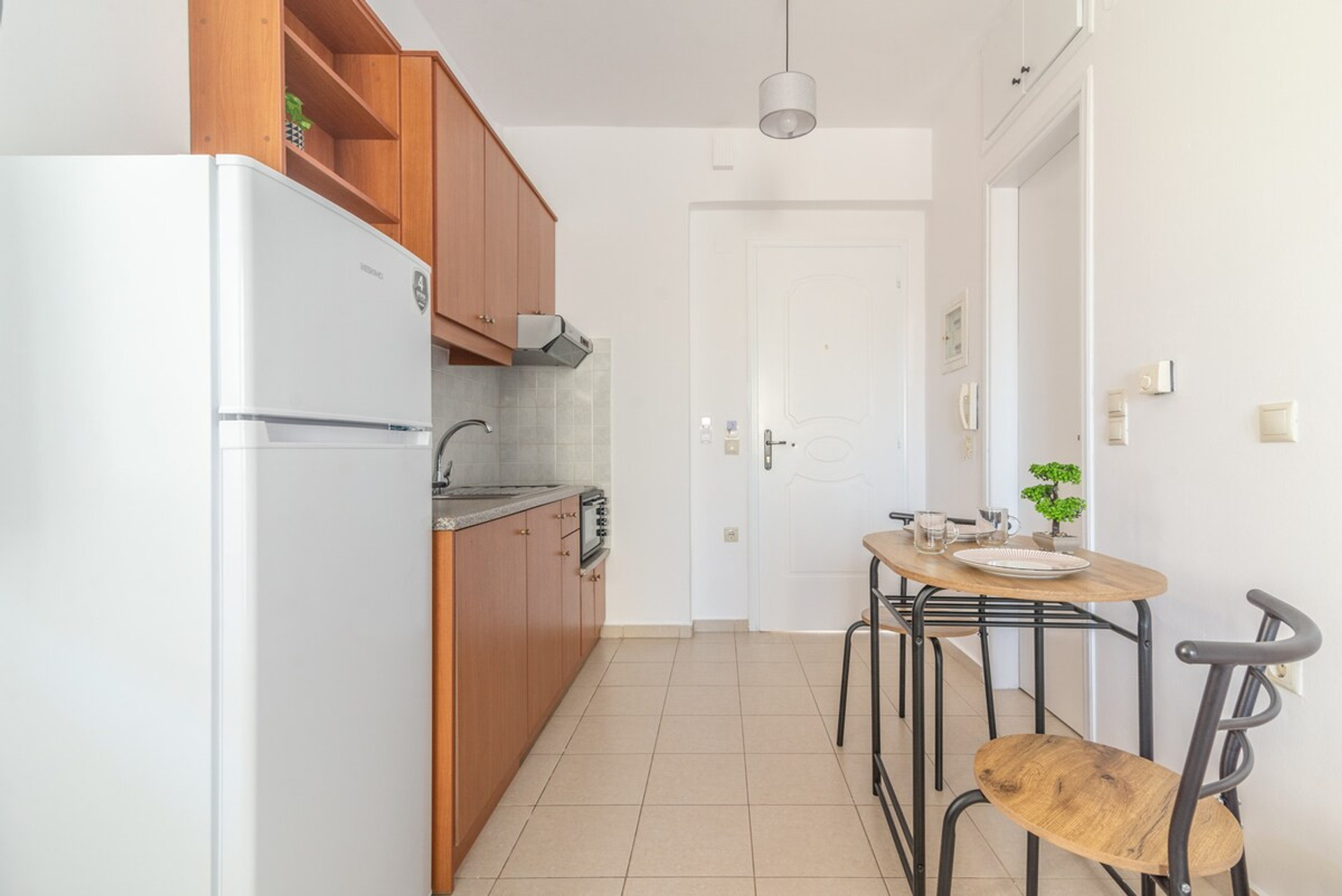 Full kitchen image 1