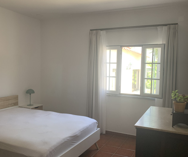 Furnished 1-Bedroom Retreat Near Óbidos | All-Incl