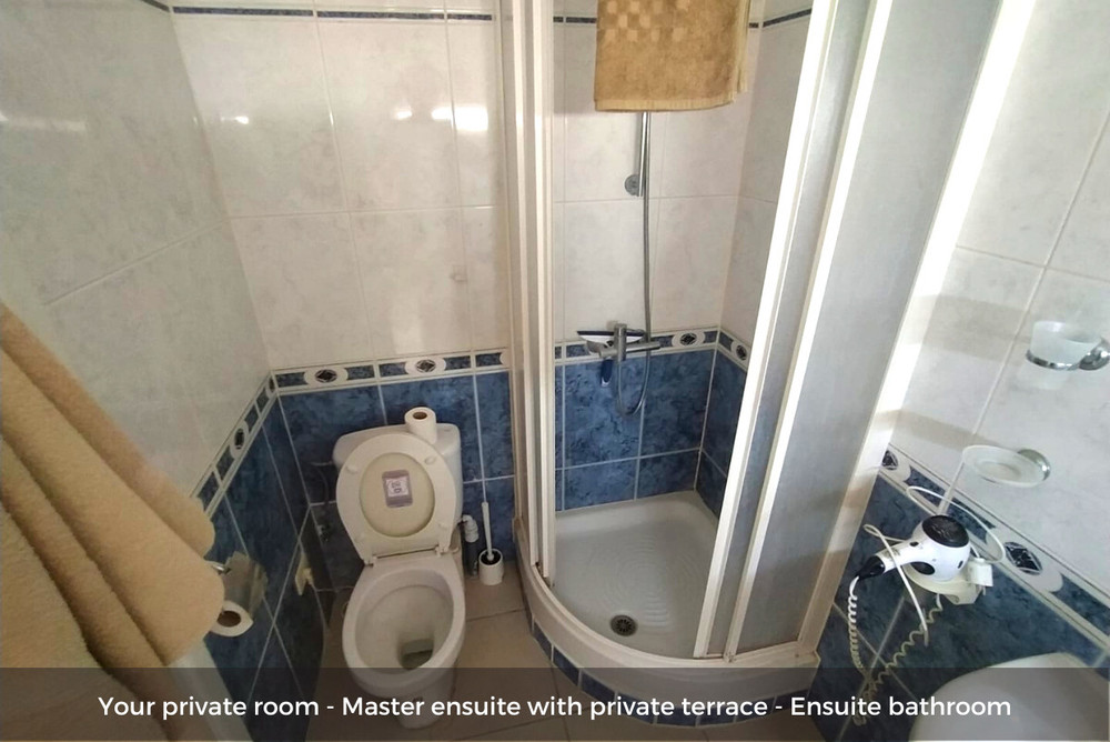 Sunny Coliving Villa with jacuzzi - Master Ensuite Room