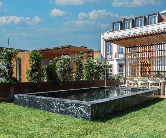 Your Lisbon Oasis: 3-Bed Apartment with Pool & Out