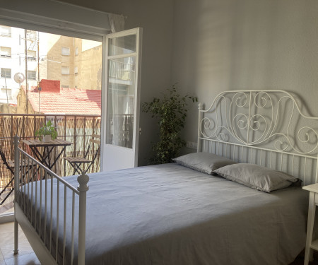 Airen Room - Private Balcony, Open Closet, Sunny