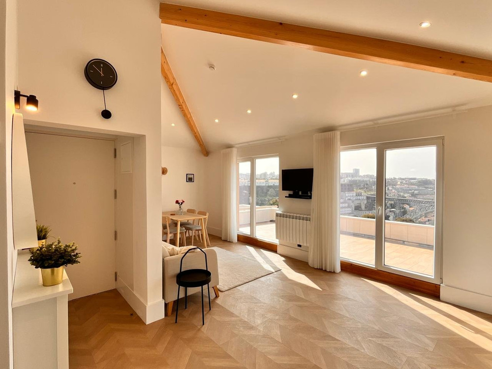 Penthouse Eiffel T1 preview