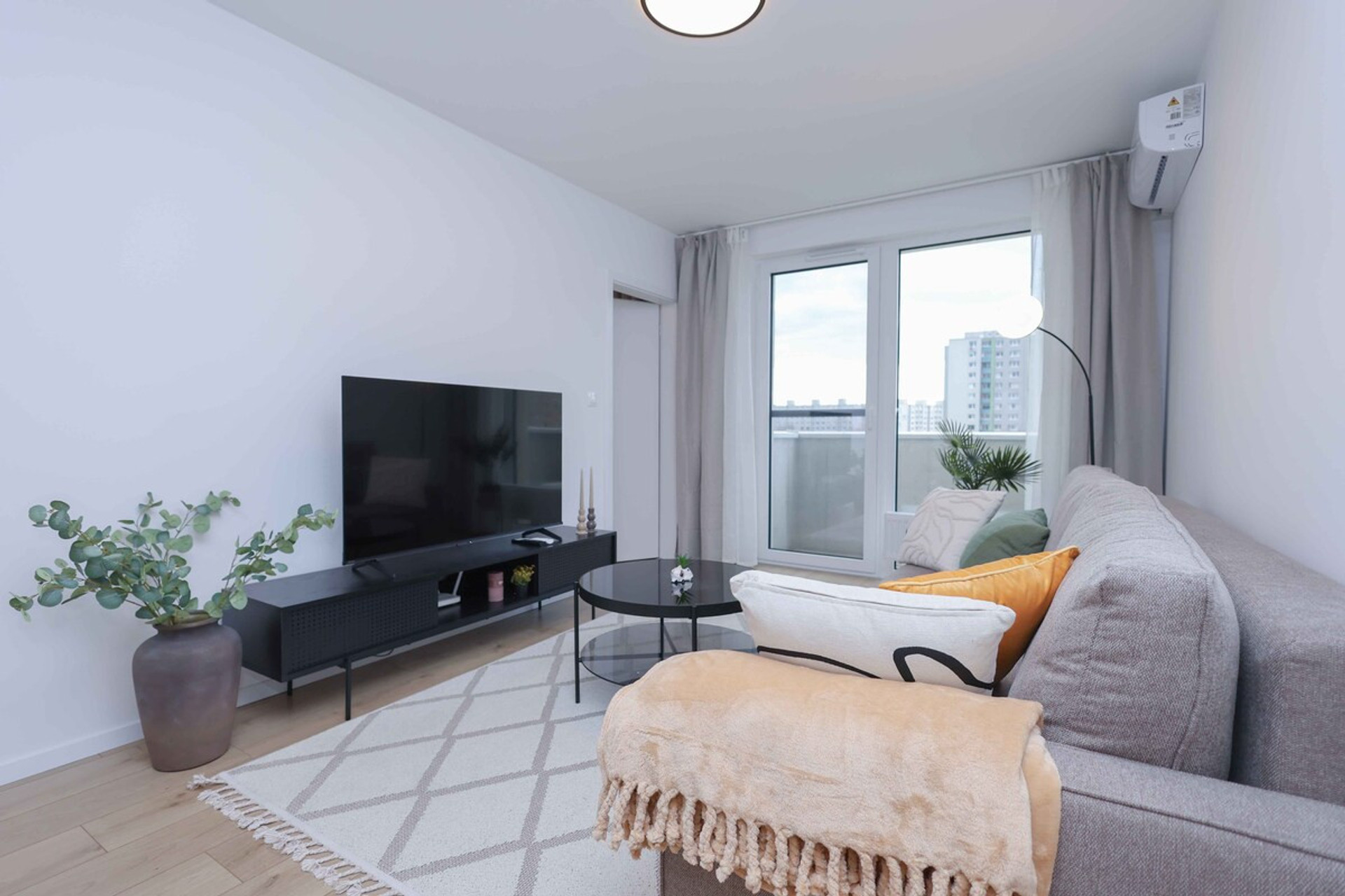 Living room image 2