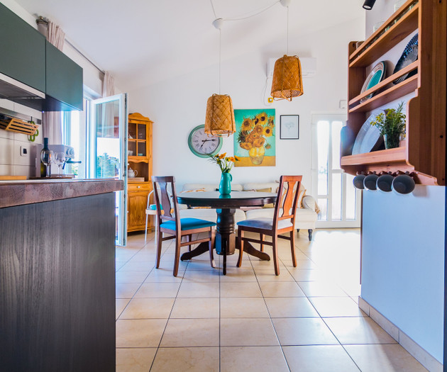 Your quiet oasis near the sea. Free parking.