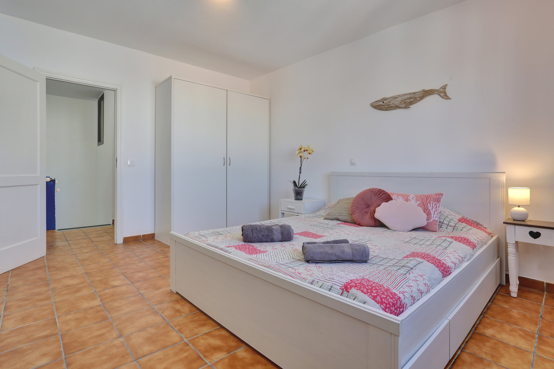 Bedroom with double bed on the 1st floor