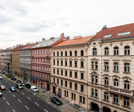 Beautiful Studio Apartment next to Metro Station