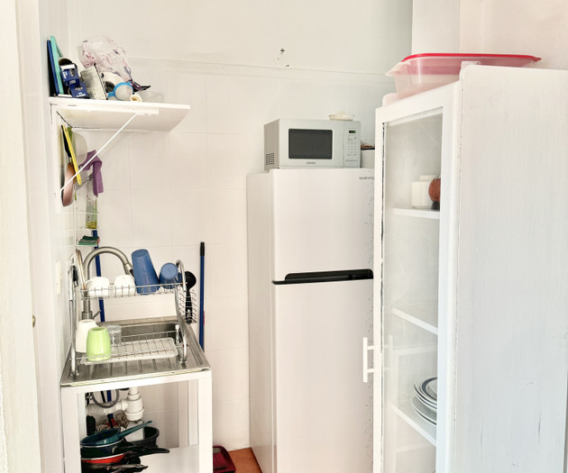 Flat 1/3_ 500mbps Wifi, Desk with office chair