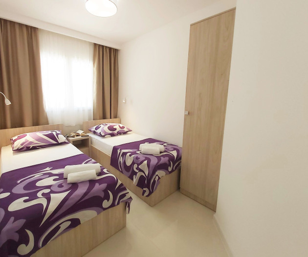 Family apartment with sea view, heated pool 7