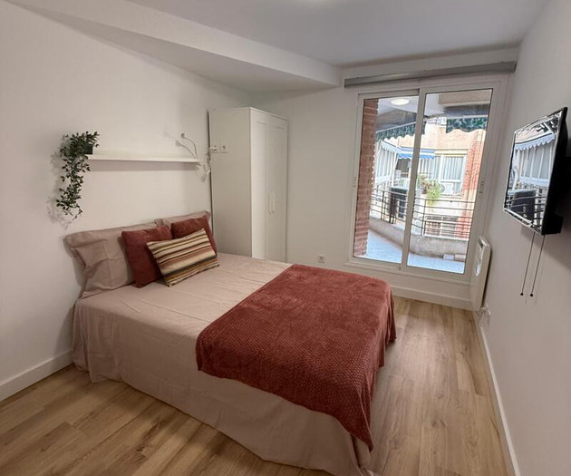 Double bedroom with private bathroom