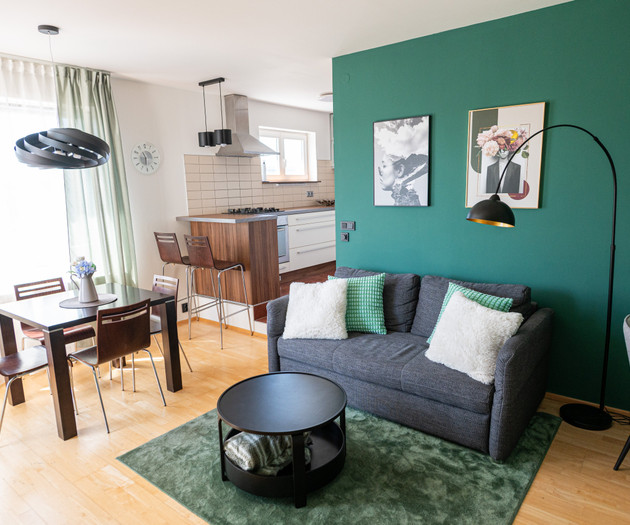 Bright Designer 1-BR Ap. with Spacious Balcony