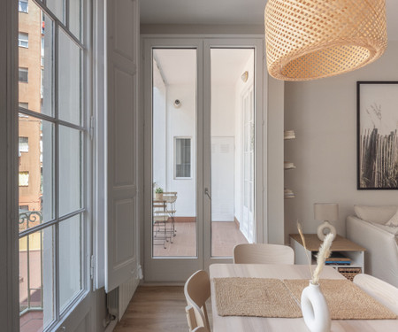 Bright apartment in Eixample, Barcelona.