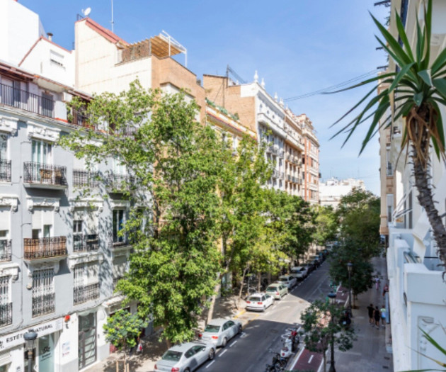 Spacious and bright, in Valencia Ensanche.