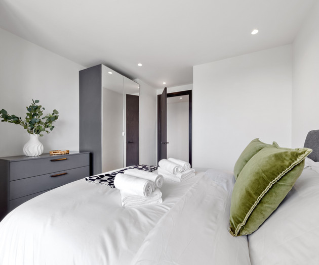 Penthouse Apartment with City Views, Parking + 2BR