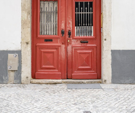 Quiet, central 2 bedroom Lisbon Pateo Apartment