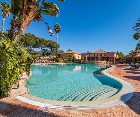 Jardins da Meia Praia: AC | Wifi | Pool | Nomads