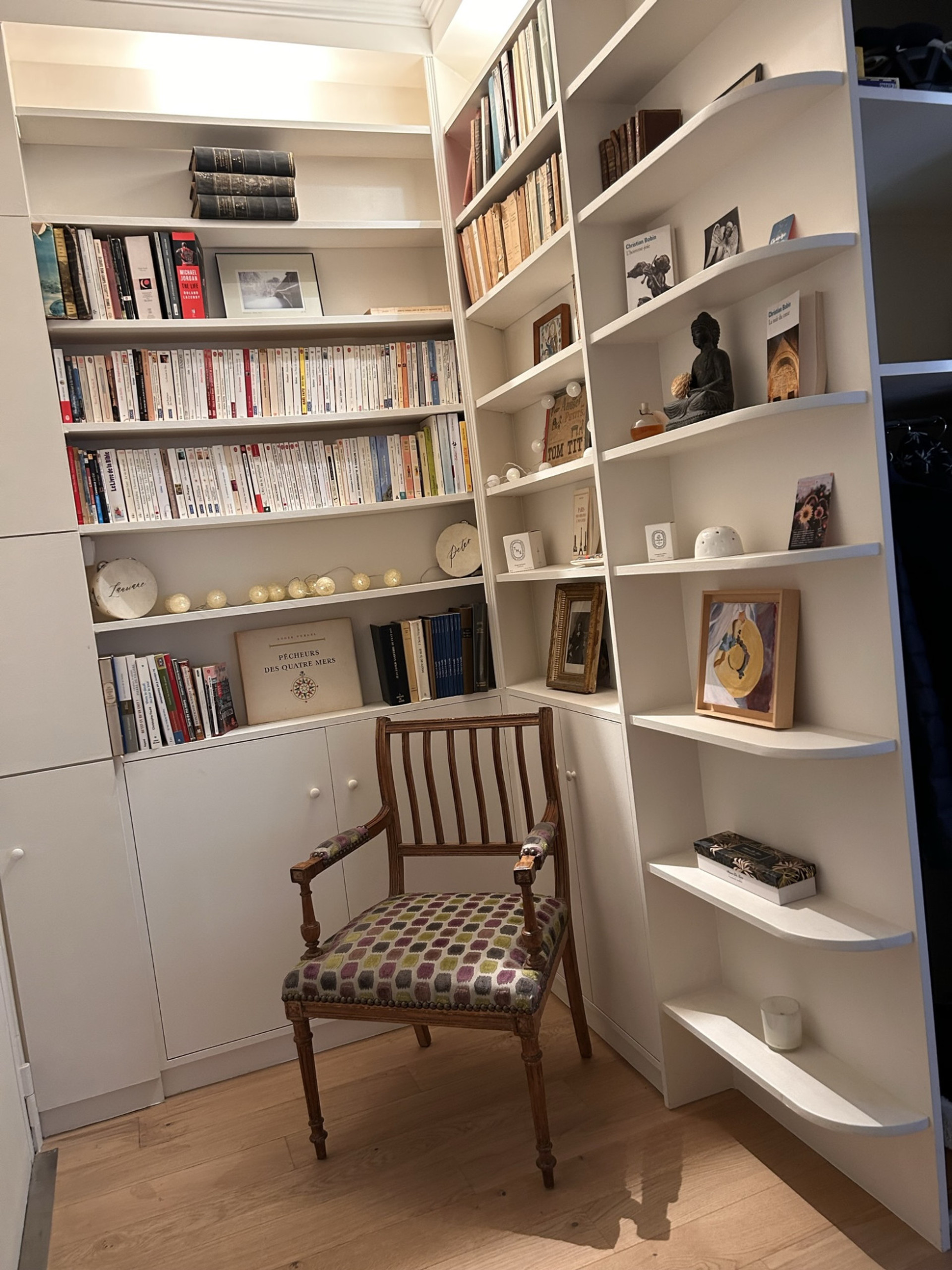 the entrance of the flat