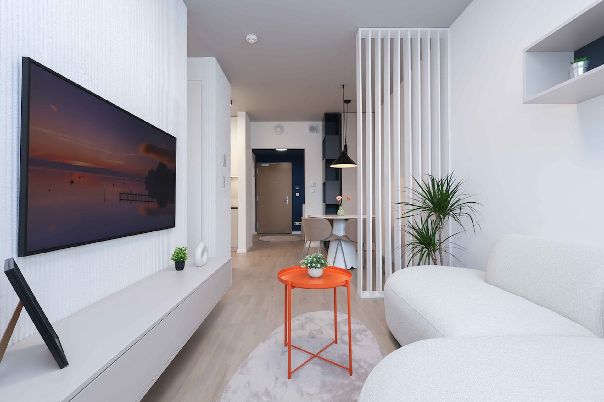 Living area image 5