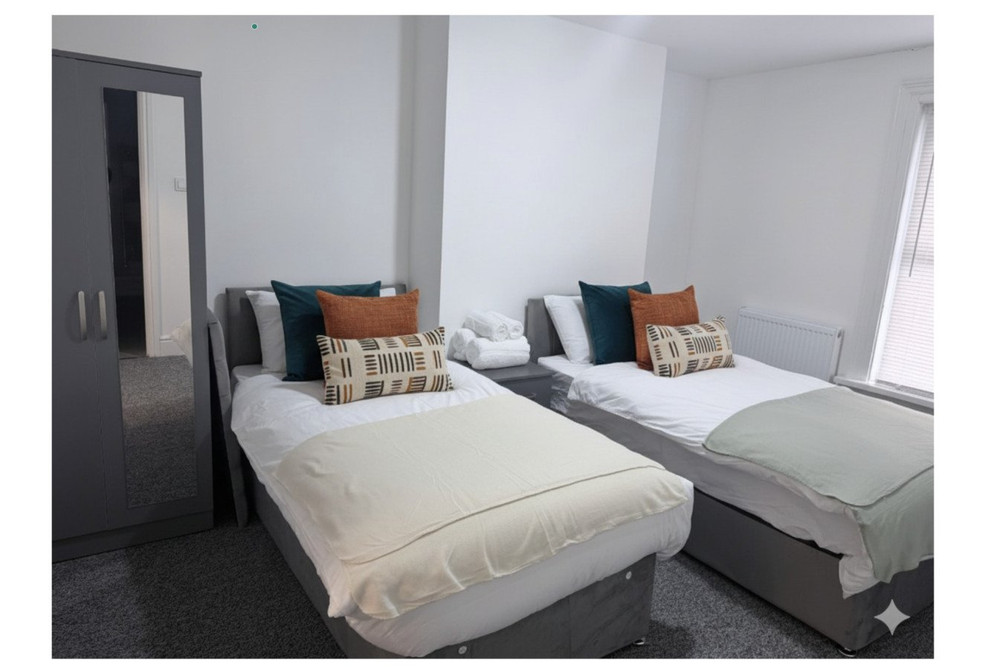 Comfortable Room Ensuite Bathroom & Shared Kitchen preview