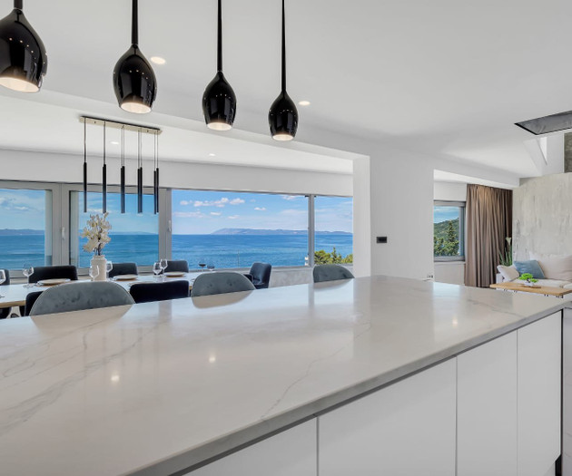 Penthouse Soll 100m from sea