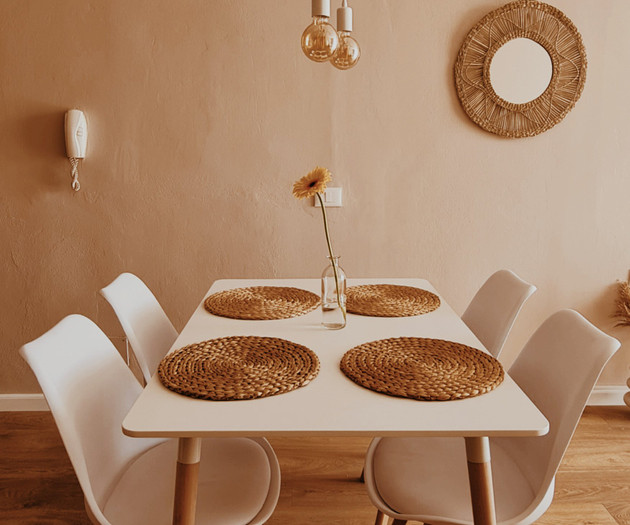S t r e h z a: your spacious sunlit oasis