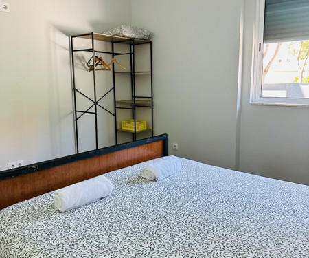 Bedroom near the beach and Lisbon center