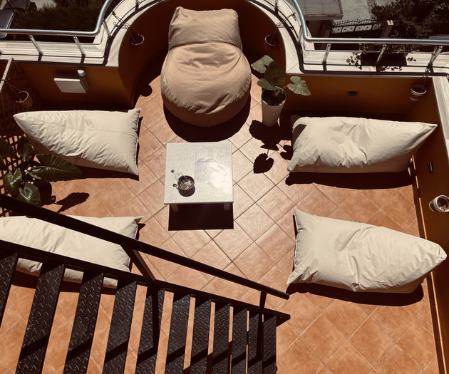 Two bedroom apartment – 4 Min from the Beach!