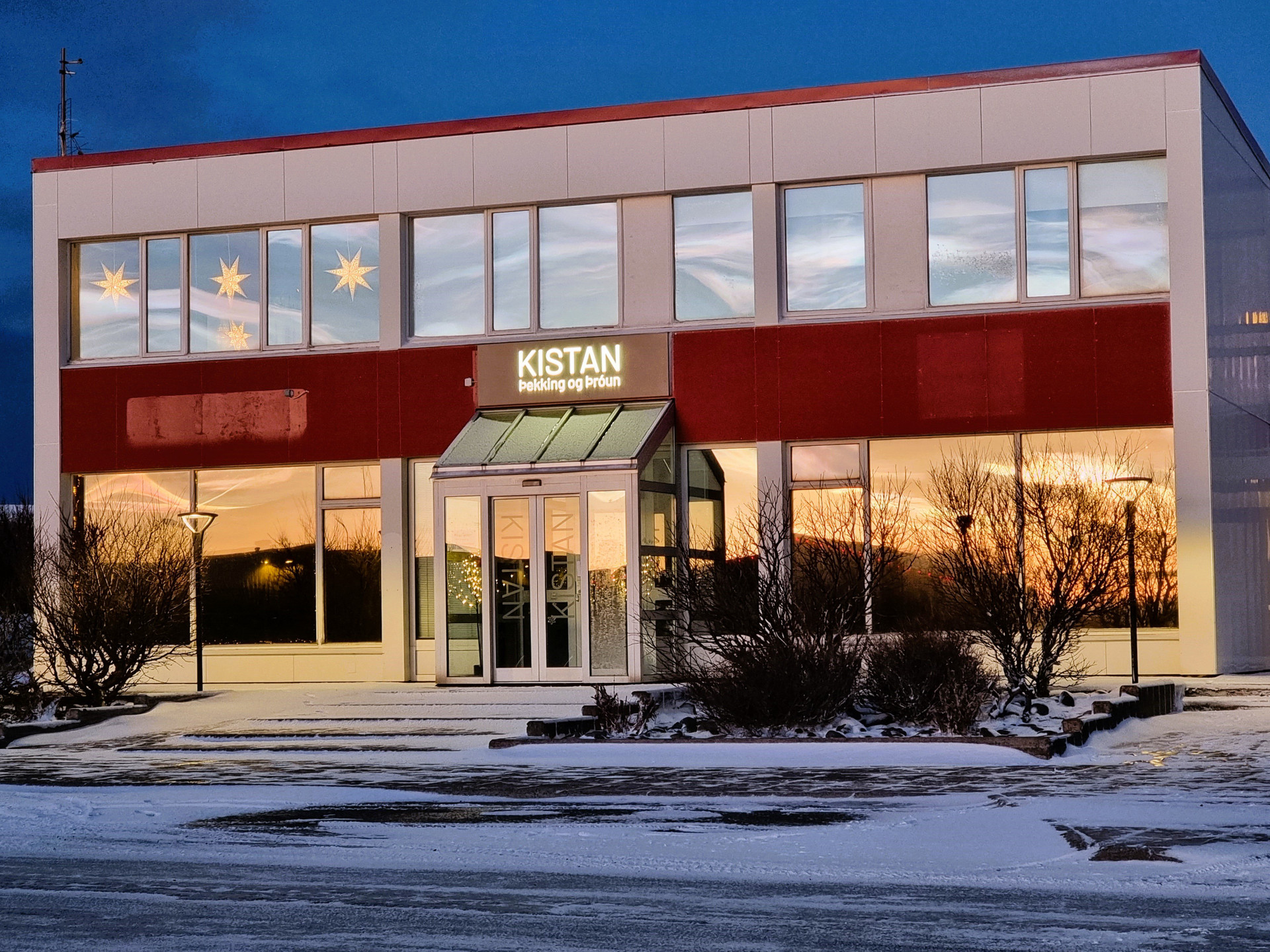 Kistan outside