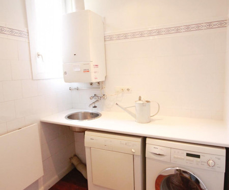 R0158- Room in flat to share in Barcelona