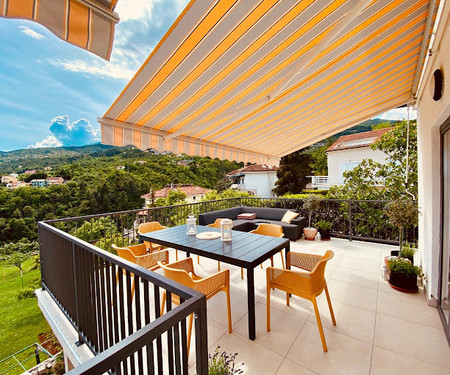 Big Apartment with Terrace and Sea View