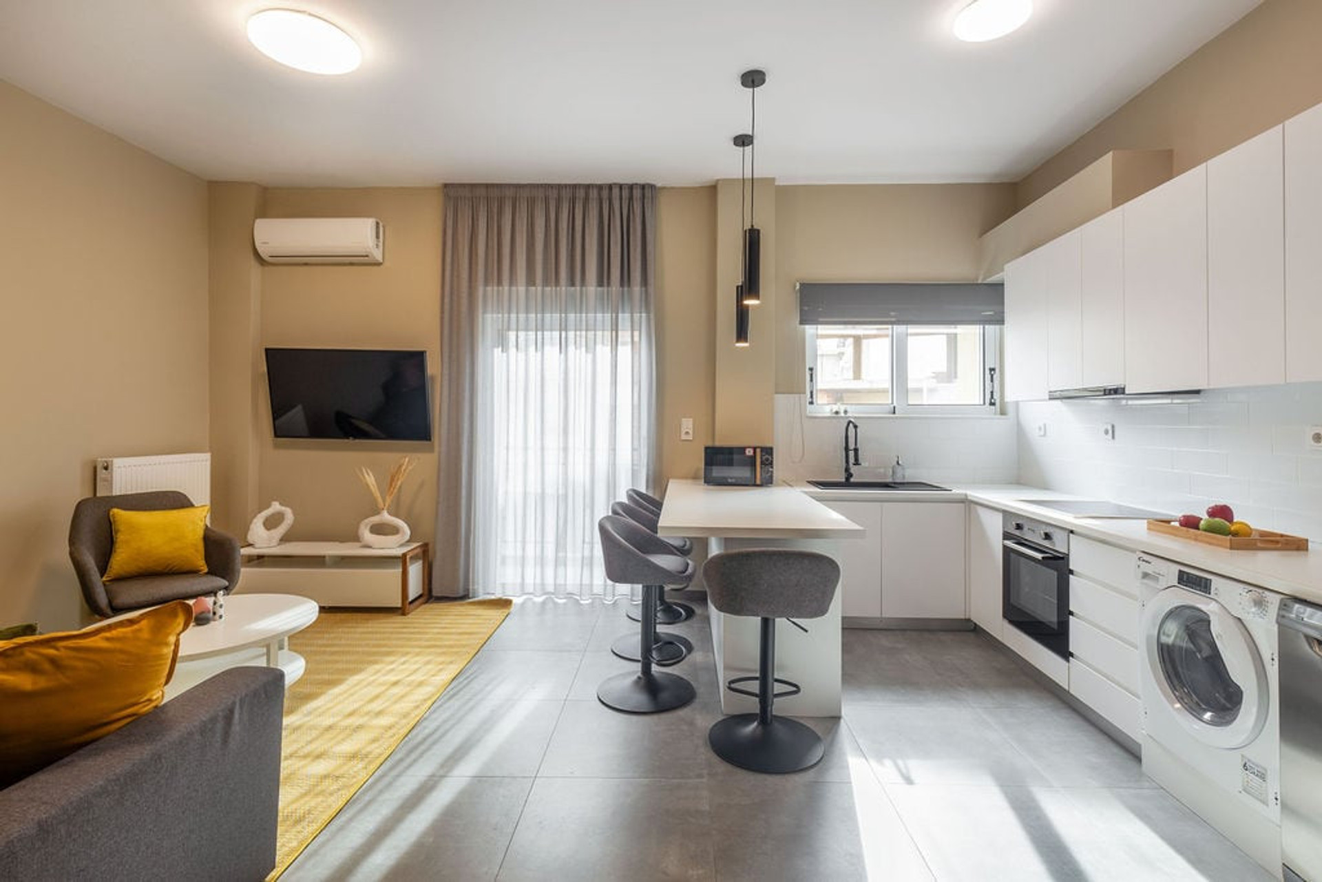 Full kitchen