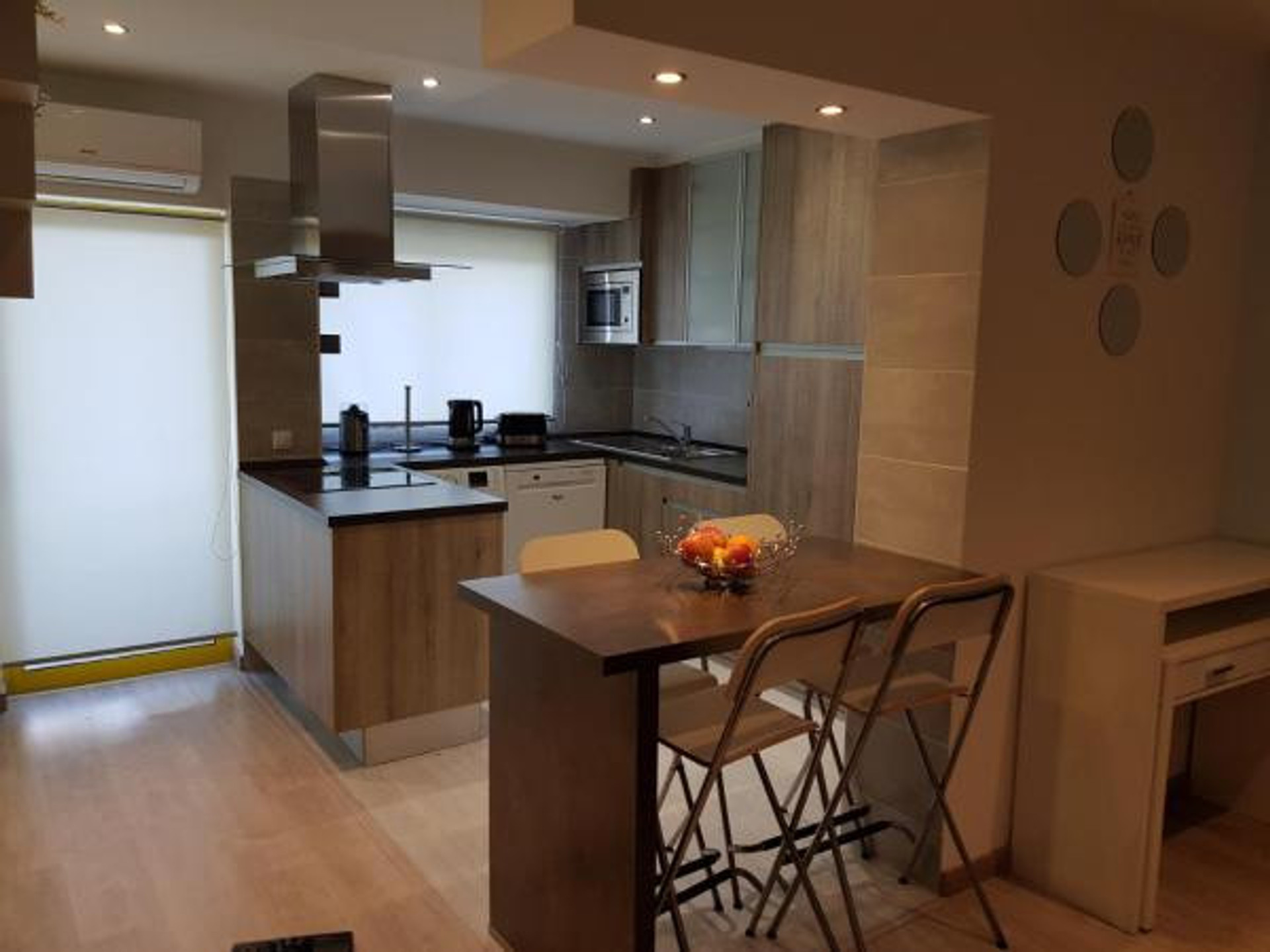 Full kitchen