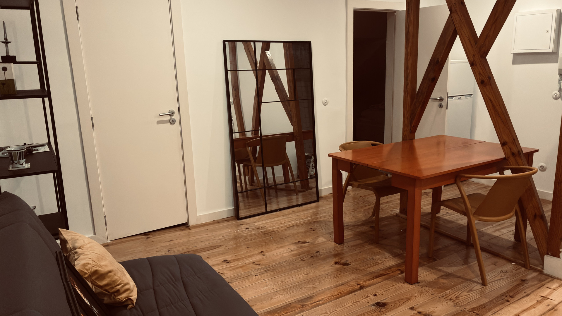 Dining area with mirror and beams