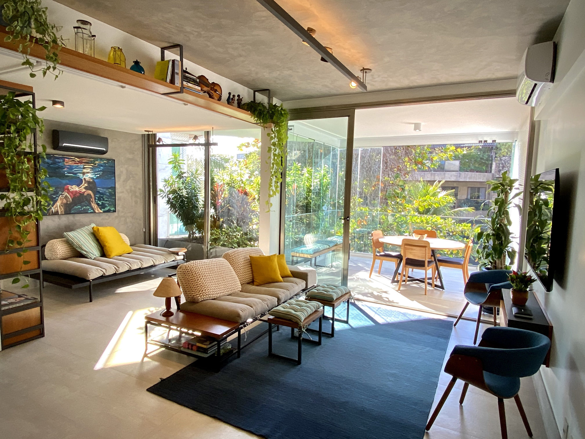 "Overview of the common area"