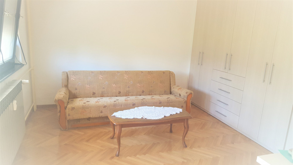 Apartment in 35min walking from main Sq