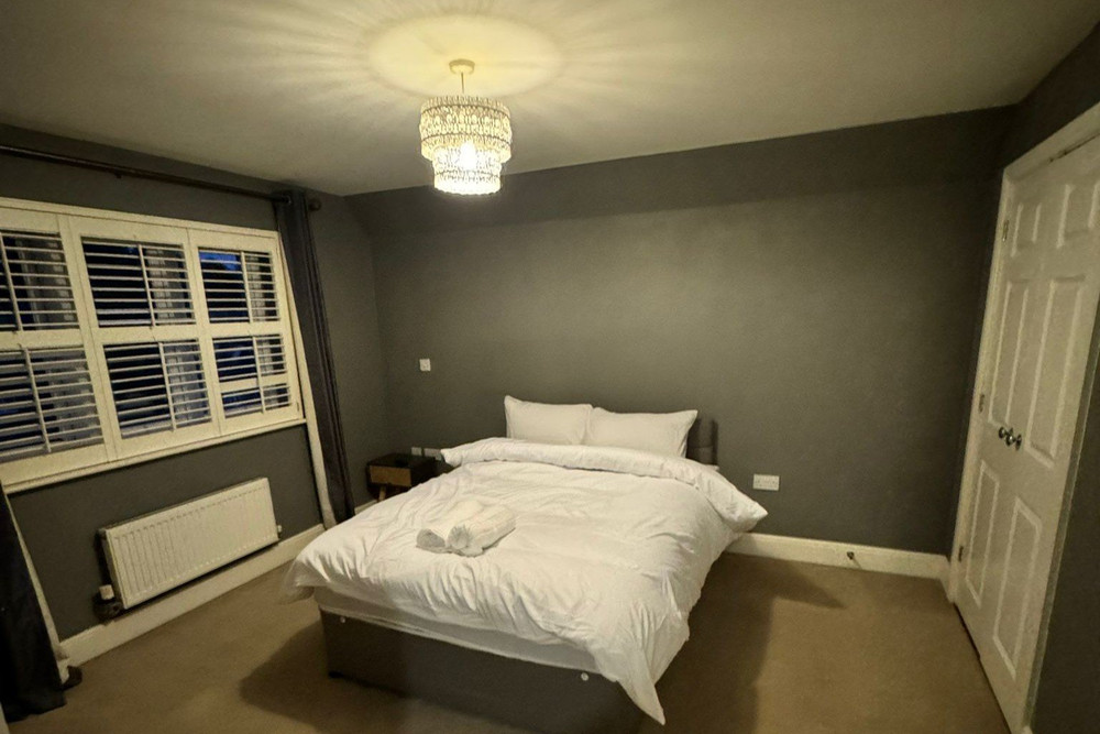 4BR 2BATH Home in Colchester Perfect for Big Group preview