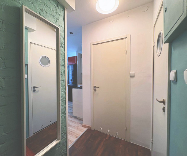 Quiet renovated studio with home office