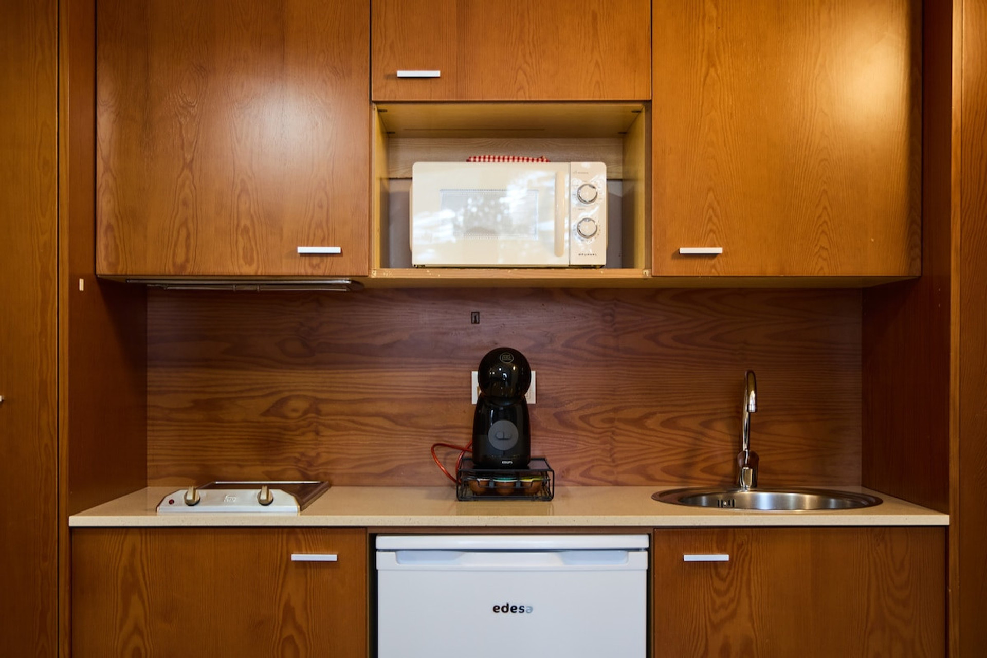 Full kitchen image 1
