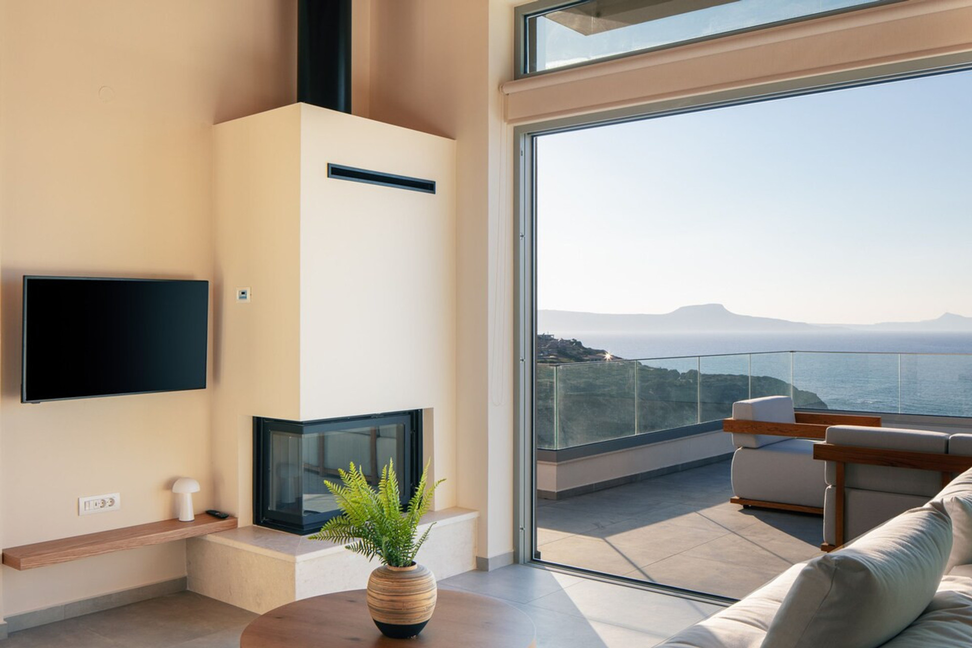 Living room with 43’’ HDTV with Netflix, Bluetooth speaker and fireplace