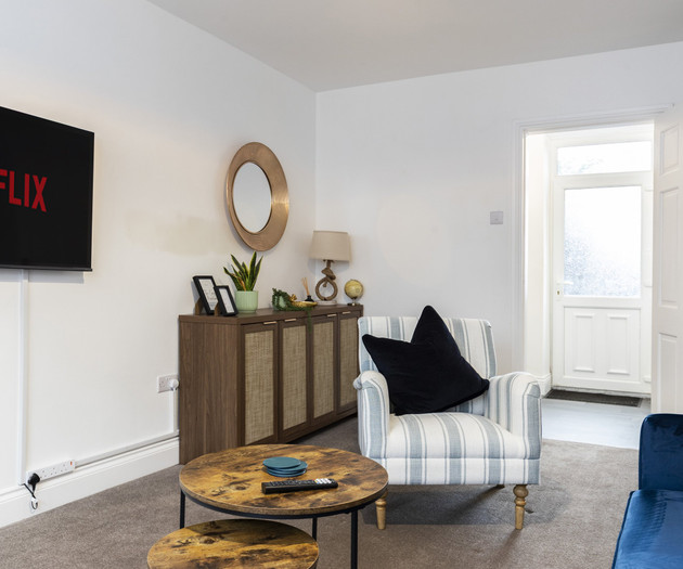 The Cosy Pavilion: Stylish 2BR Free Street Parking