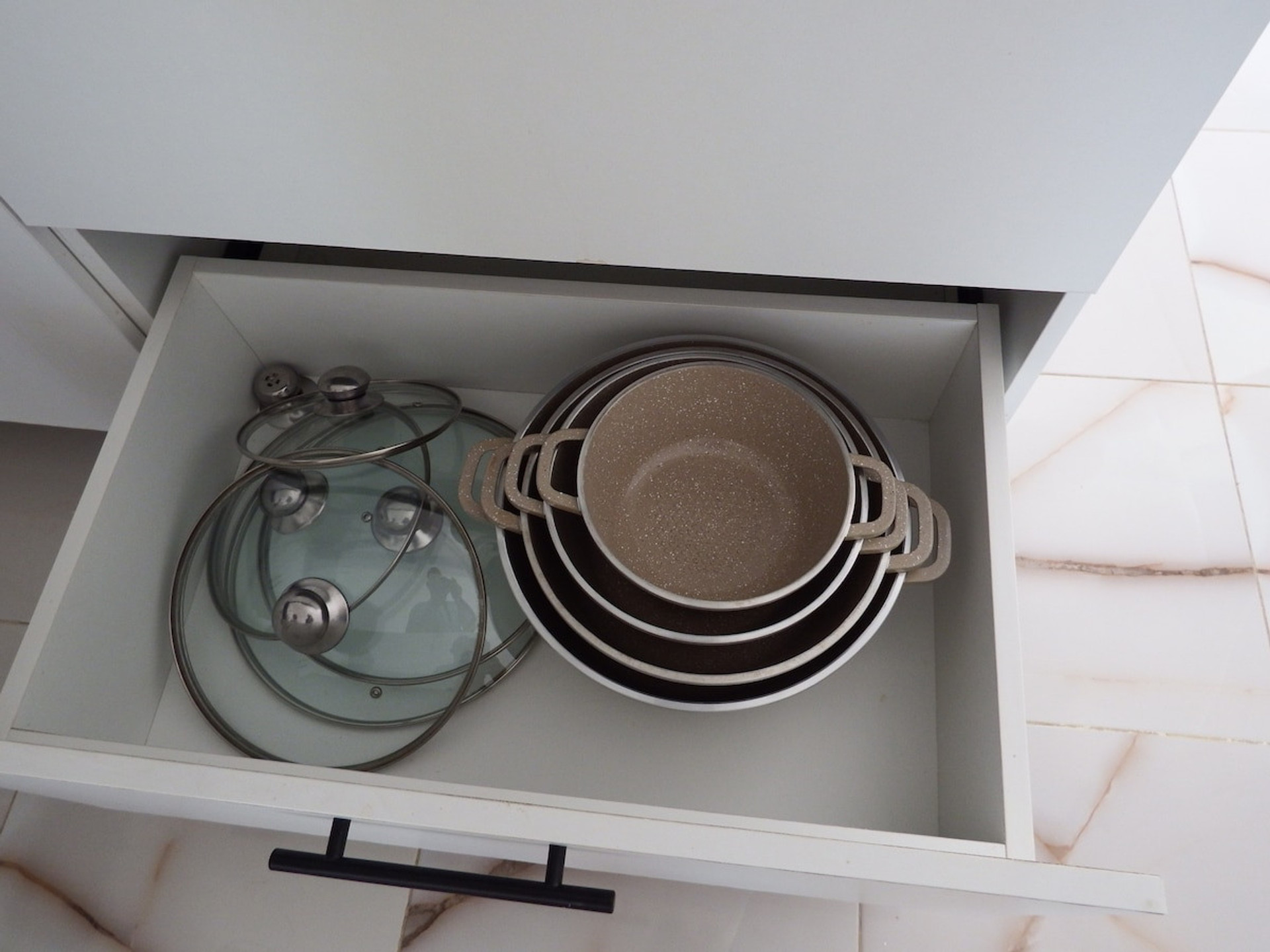 Full kitchen image 2