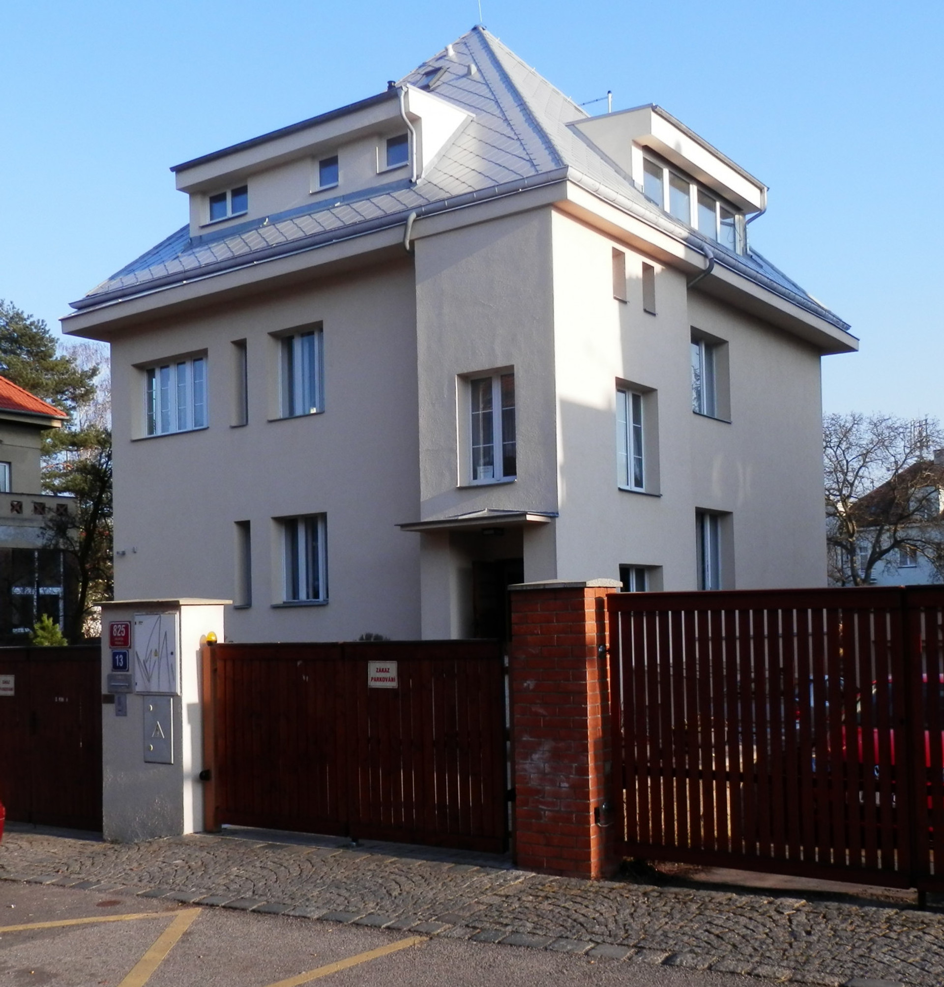 vila v Praze Hanspaulka/villa in the most prestigeous part in Prague