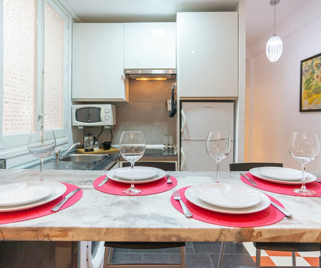 Full kitchen