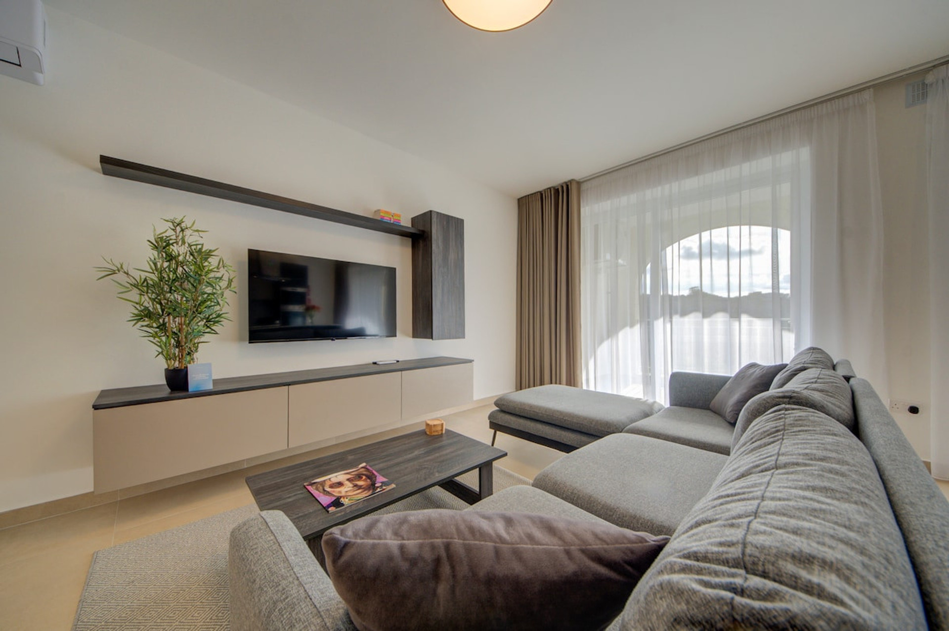 Living room image 1