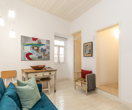 Central and bright one-bedroom apartment in Alfama