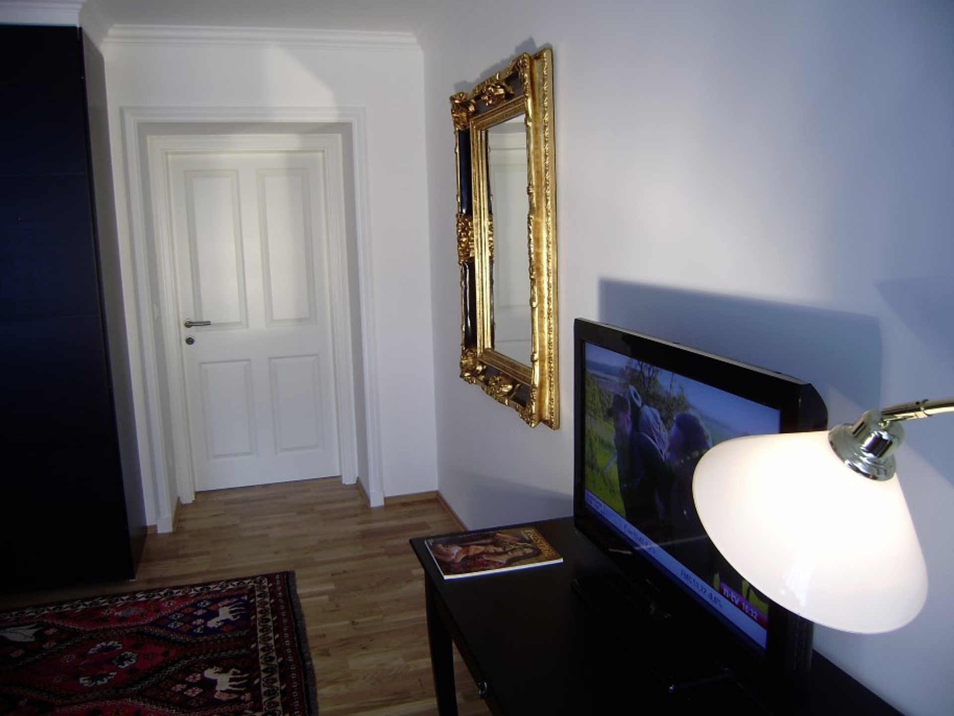 Schlafzimmer mit Flach TV