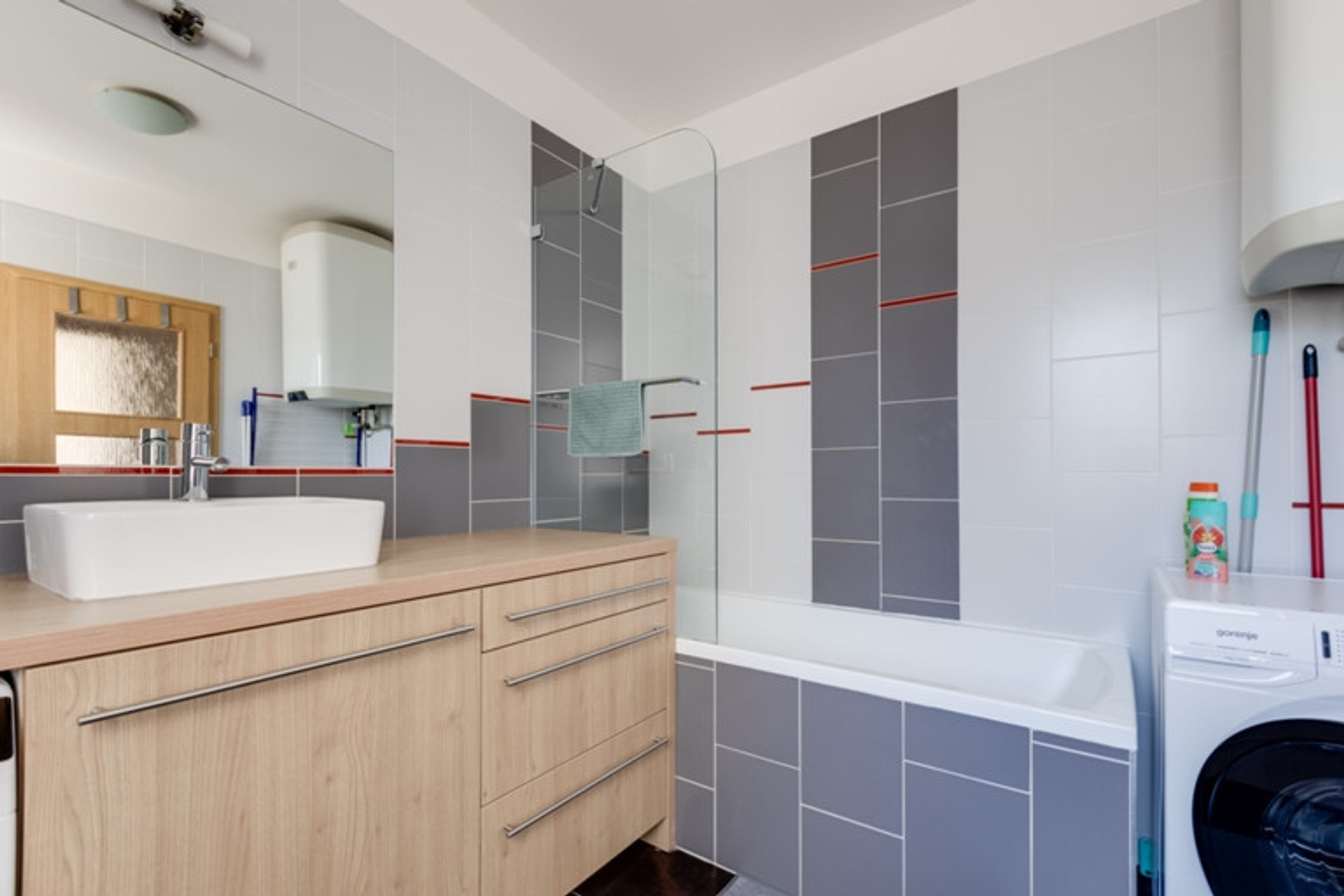 toilet & bath