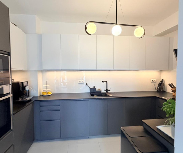3 Bedroom Penthouse & big Roof top terrace :)