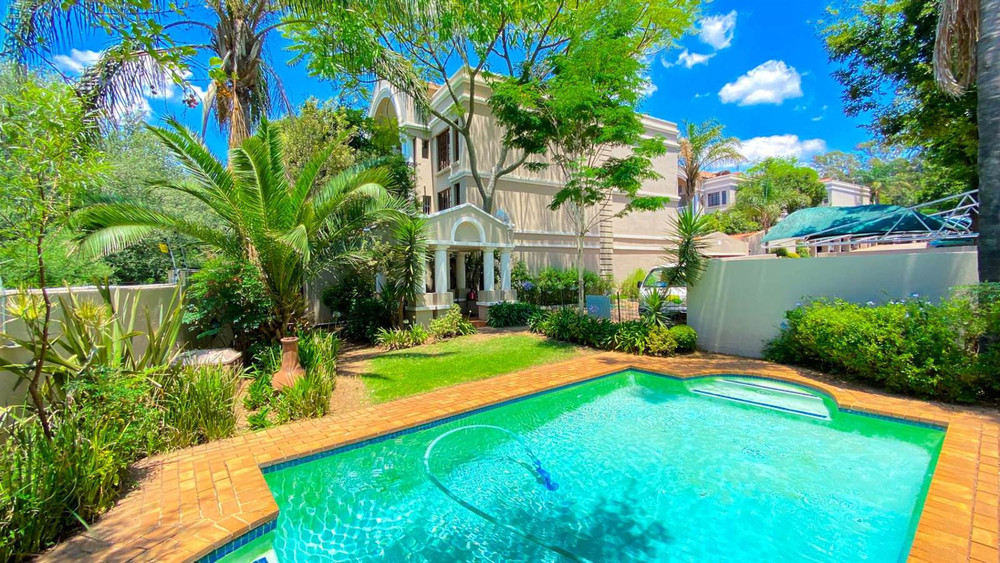 Beautiful apartment In Hyde Park Sandton preview